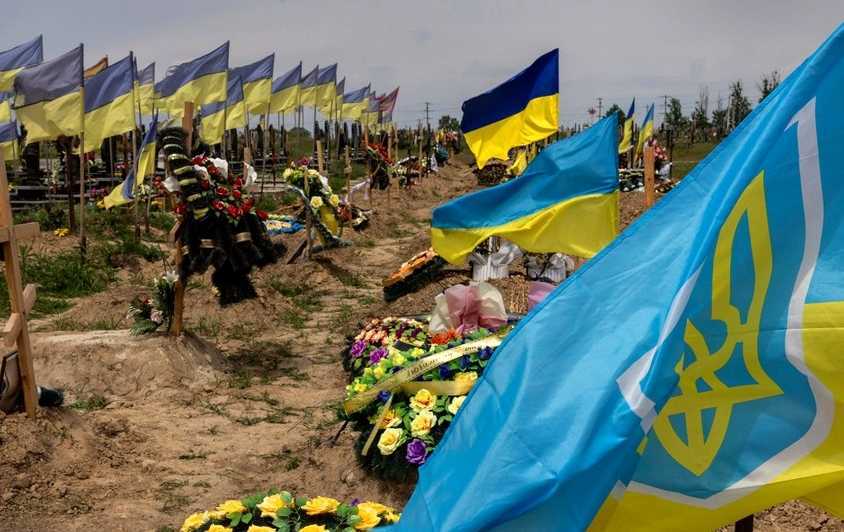 Погибшие на Украине: Зеленский сдирает флаги с могил